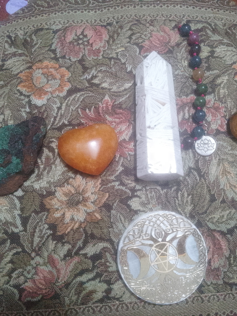 Lot Of 8 Crystals - Picture 2 of 11